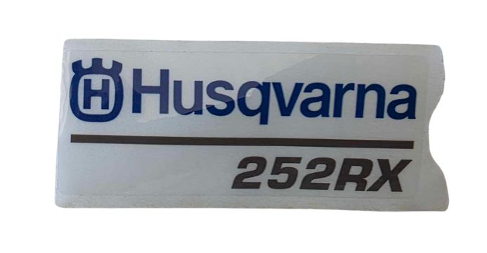 Naklejka Pokrywa cylindra 5373533-12 w grupie Części Zamienne / Części zamienne Wykaszarki / Części zamienne Husqvarna 250RX w GPLSHOP (5373533-12)