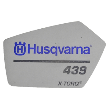 Naklejka 5793135-01 w grupie Części Zamienne / Części zamienne Pilarki / Części zamienne Husqvarna 439 w GPLSHOP (5793135-01)