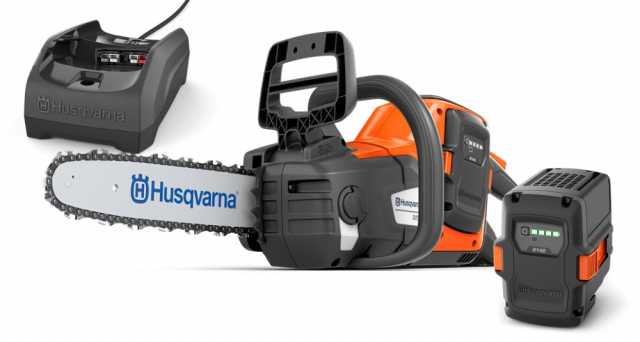 Husqvarna 225i z akumulatorem i ładowarką.