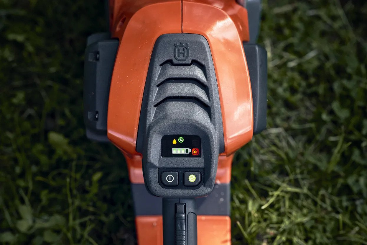 Husqvarna 542i XP® w zestawie z akumulatorem i ładowarką