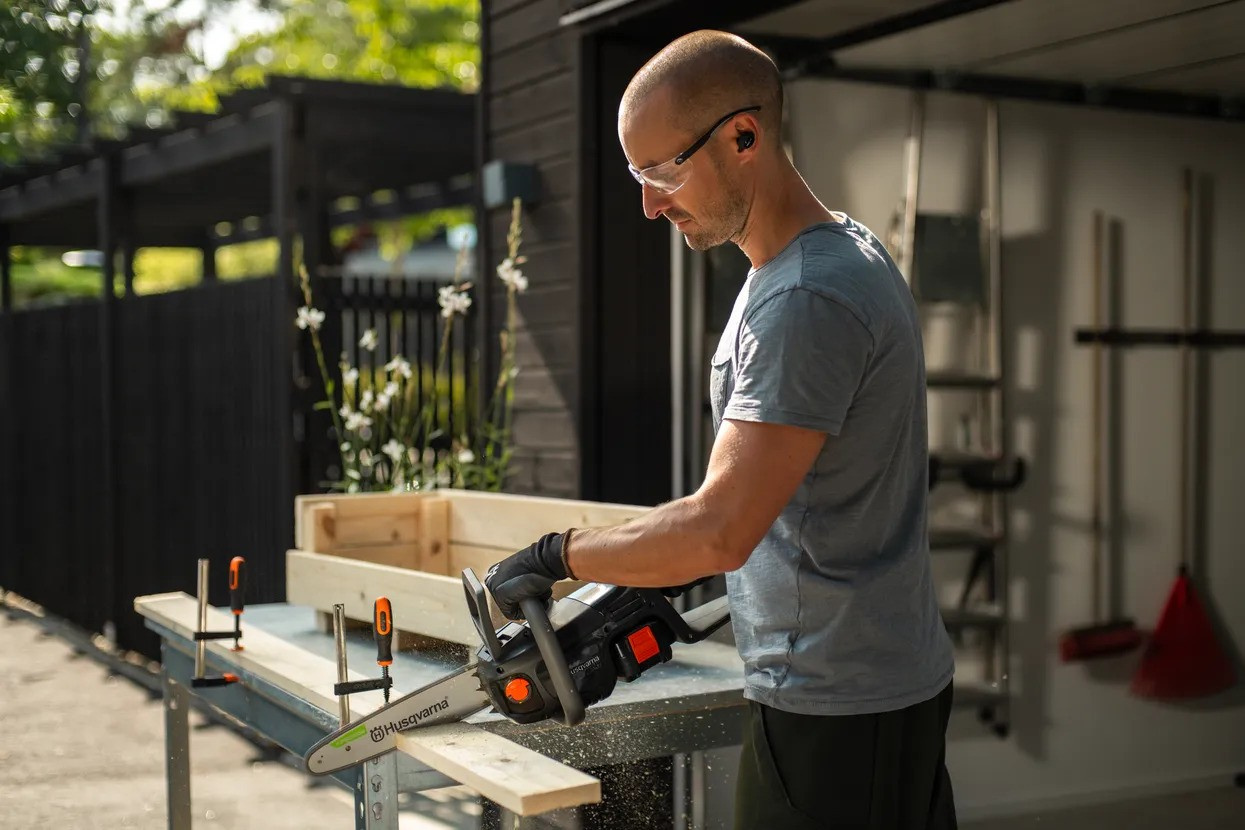 Husqvarna Aspire™ C15X-P4A z akumulatorem i ładowarką