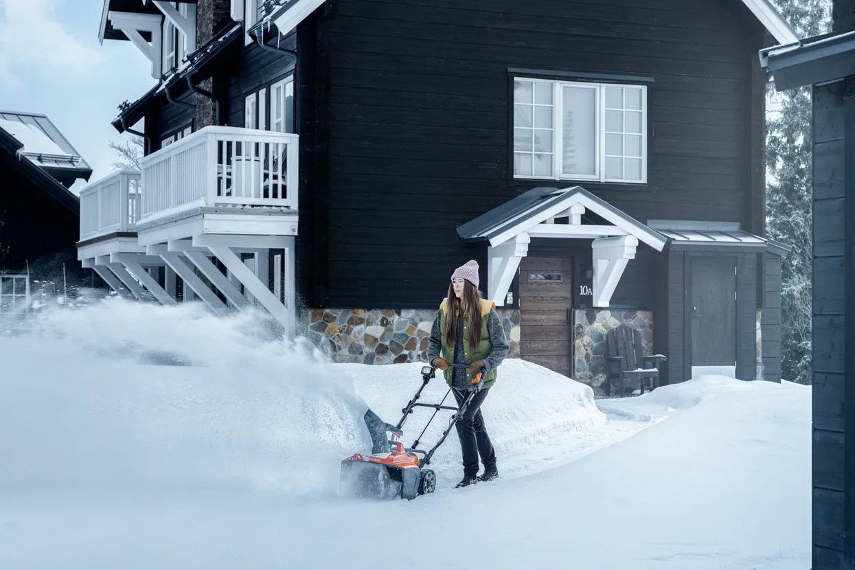 Husqvarna ST 143i Odśnieżarka