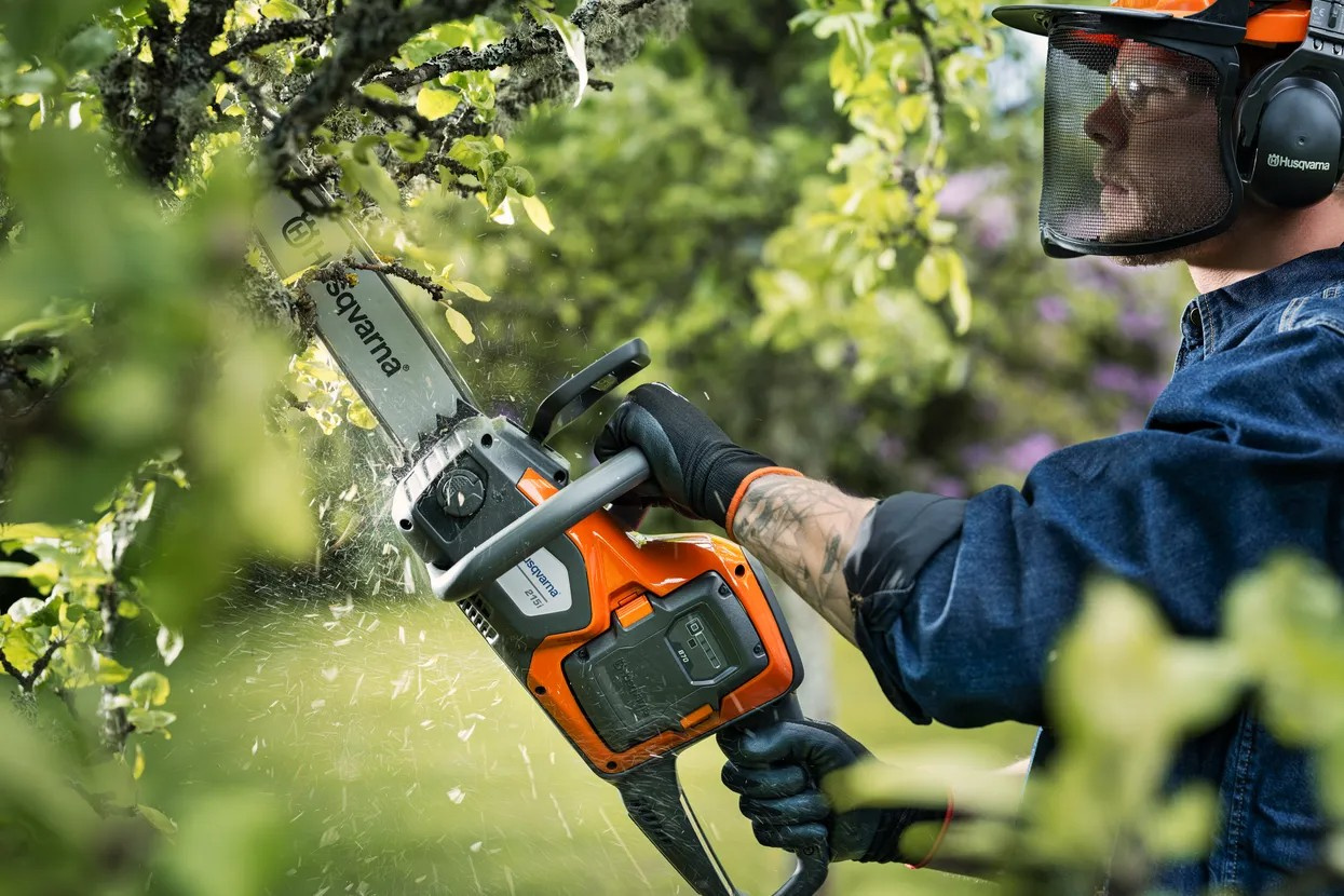 Husqvarna 215i pilarka akumulatorowa bez akumulatora i ładowarki