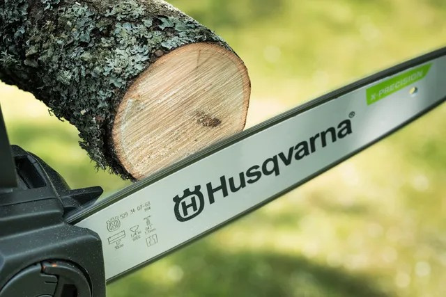 Husqvarna 215i pilarka akumulatorowa z akumulatorem i ładowarką