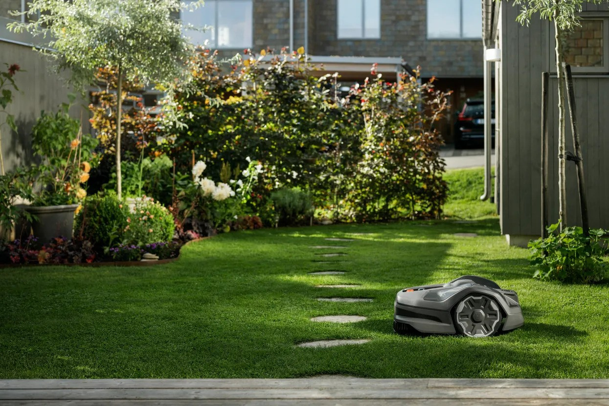 Husqvarna Automower® 305E Nera Kosiarka Automatyczna