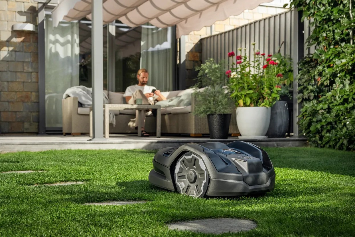 Husqvarna Automower® 305E Nera Kosiarka Automatyczna