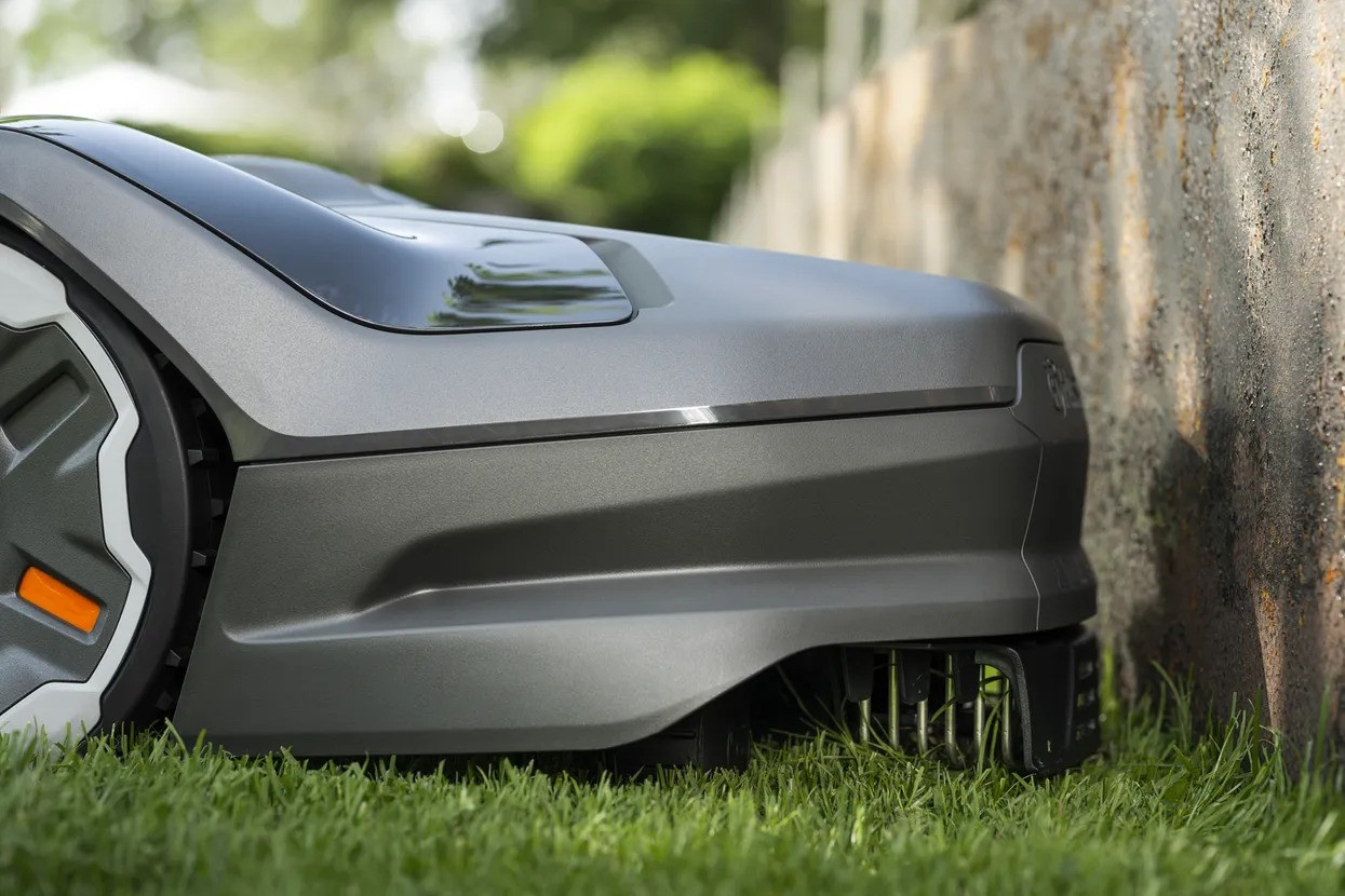 Husqvarna Automower® 305E Nera Kosiarka Automatyczna