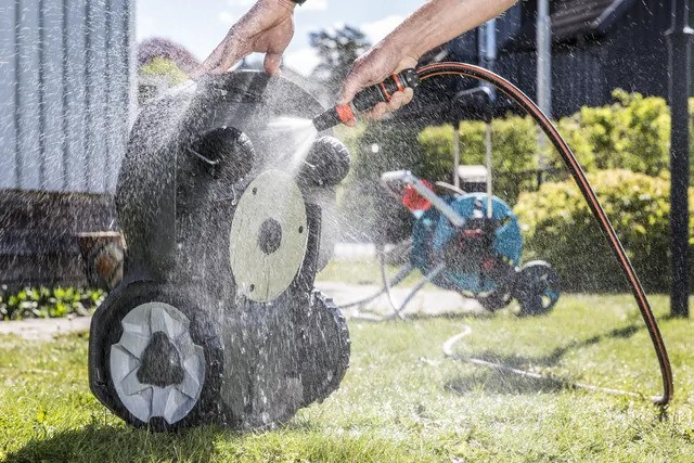 Husqvarna Automower® 305E Nera Kosiarka Automatyczna