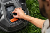 Husqvarna Automower® 320 Nera Kosiarka Automatyczna Husqvarna Automower® 320 Nera Kosiarka Automatyczna