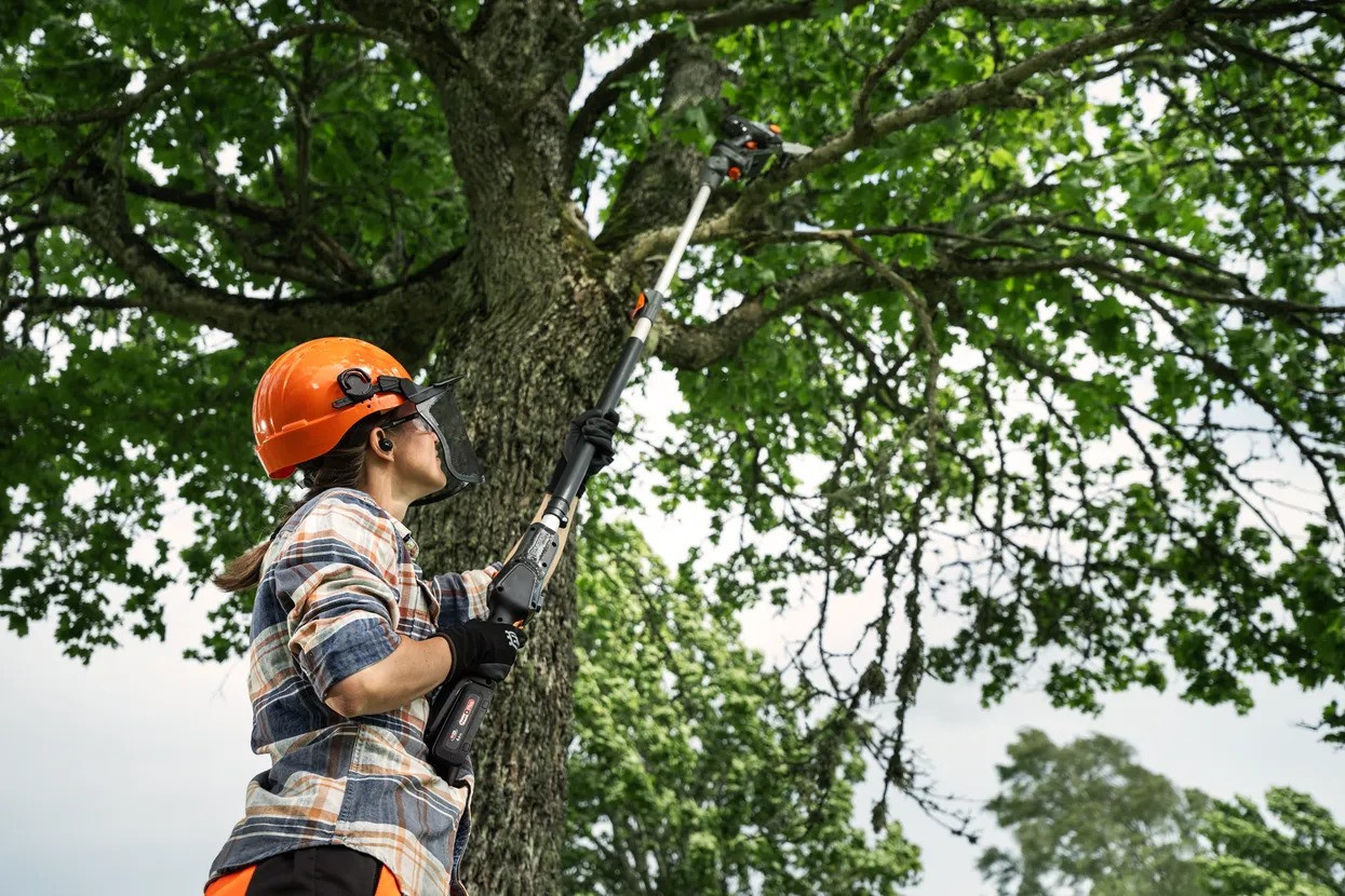 Husqvarna Aspire™ P8X-P4A + Wysięgnik teleskopowy Aspire™ z akumulatorem i ładowarką