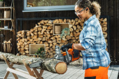 Husqvarna 230i pilarka akumulatorowa z akumulatorem i ładowarką Husqvarna 230i pilarka akumulatorowa z akumulatorem i ładowarką