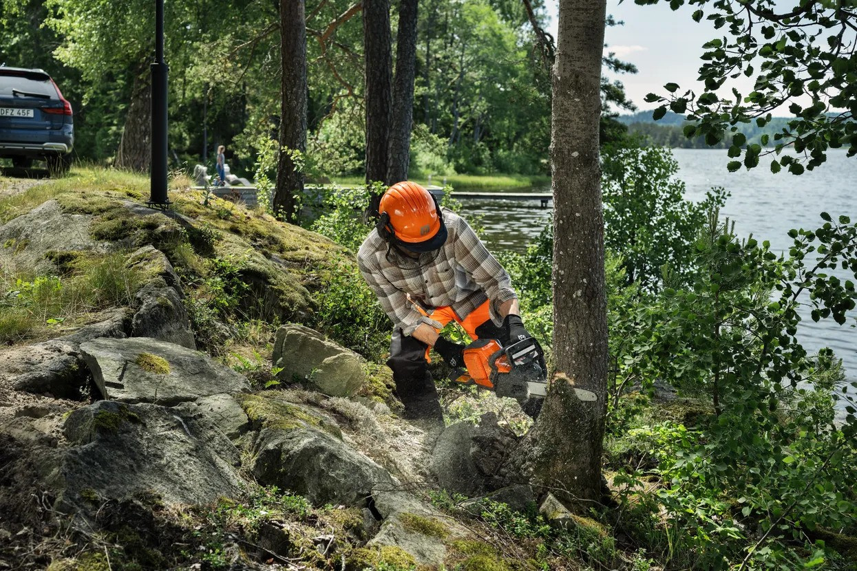 Husqvarna 242i pilarka akumulatorowa bez akumulatora i ładowarki