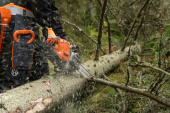 Pilarka akumulatorowa Husqvarna 440i z akumulatorem i ładowarką Pilarka akumulatorowa Husqvarna 440i z akumulatorem i ładowarką